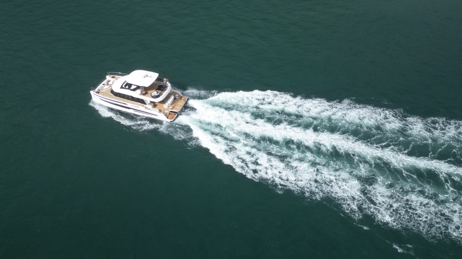 Power Cat AG 54' - Vista aérea